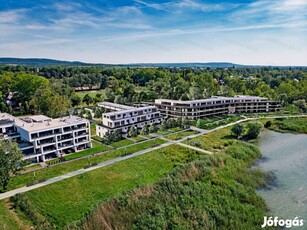 Eladó PANORÁMÁS vízparti lakás Balatonszemesen