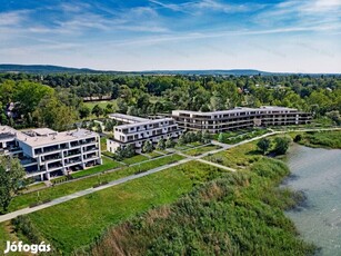 Eladó PANORÁMÁS vízparti lakás Balatonszemesen