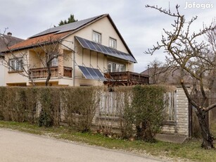 Göd, Családi ház napelemmel, medencével és sok extra kényelemmel, 195