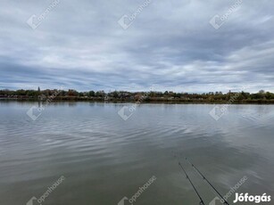 Horgászstég eladó gyönyörű panorámás kilátással a tóra!