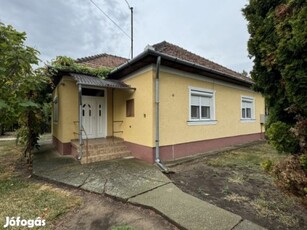 Iváncsa, Virág utca utca, 90 m2-es, családi ház, 2 szobás,