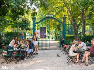 Károlyi kertre néző nagypolgári lakás eladó