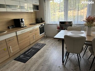 Komló belváros felújított lakás 60m2