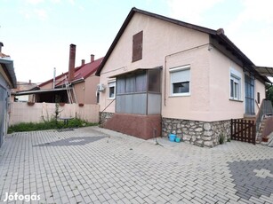 Kónyban , 99 m2-es , 3 szobás családi ház , 890 m2-es telekkel+garázs