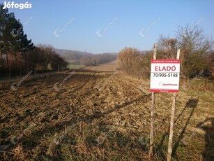 Nagykapornakon jó fekvésű telek eladó