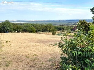 Pákozdon panorámás telek eladó!