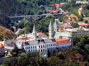 Veszprém Völgyhídnál családi ház kerttel, garázzsal