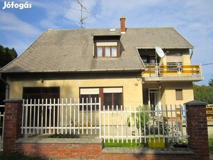 Balatonalmádi - Családi ház néhány perc sétára a strandtól!!!