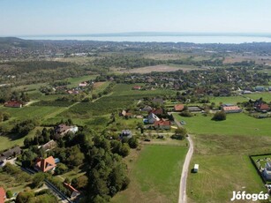 Eladó balatoni panorámás családi ház Cserszegtomajon