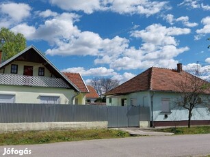 Eladó Két Családi Ház Egy Telken Jánoshalma Központjában