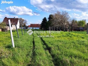 Eladó telek, Csávoly