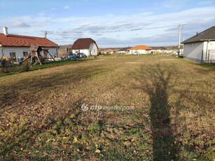 Eladó telek Győrság