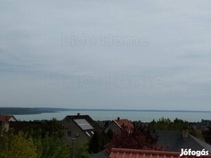 Panorámás nyaralóház eladó Balatonalmádiban