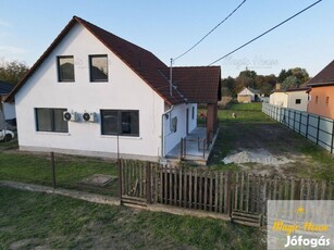 Pusztaszabolcson 987 m2-es telken 123 m2-es, 3 szoba + nappalis ház