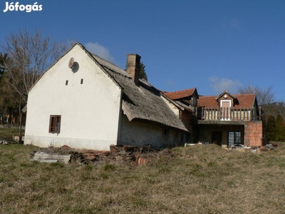 Panorámás zártkerti terület és nyaraló,Balatongyörökön!