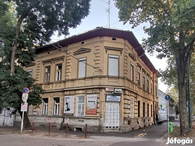 Szeged, belvárosi nappali+3 szobás első emeleti lakás eladó