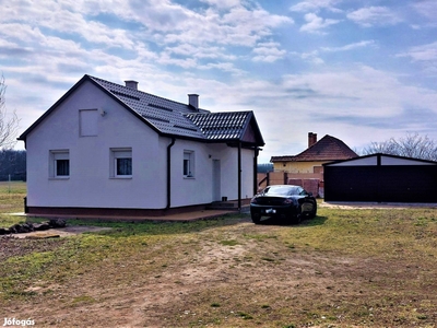 Cegléden azonnal költözhető családi ház nagy telekkel Alkalmi Áron - Cegléd, Pest - Ház