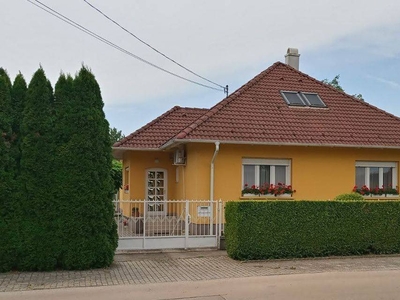 Dunaújvárosban, Újtelepen családi ház eladó - Dunaújváros, Fejér - Ház