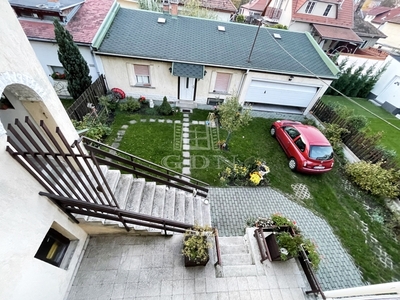 Eladó átlagos állapotú ház - Budapest IV. kerület