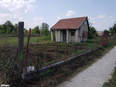 Garázsra cserelheto Szfvar Szekely utca dupla telek haz villany van - Székesfehérvár, Fejér - Garázs