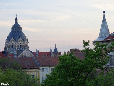 Szeged központjában 3 szobás erkélyes lakás