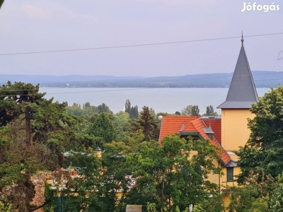 Balatoni panorámás erdő (1.6 ha) eladó, Révfülöpön!