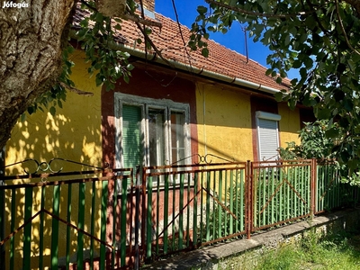 Felújítandó komfort nélküli nagy ház Jászladányon - Jászladány, Jász-Nagykun-Szolnok - Ház
