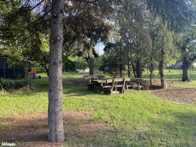 Pomázon a Benczúr Gyula utcában 1400nm-es telek eladó - Pomáz, Pest - Telek, föld