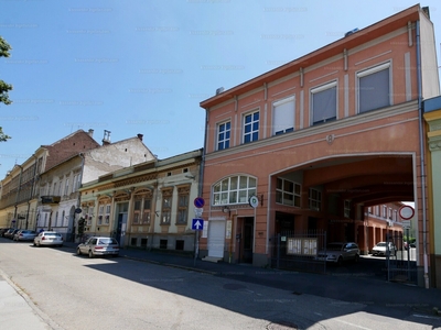 Eladó beálló - Debrecen, Arany János utca 8.