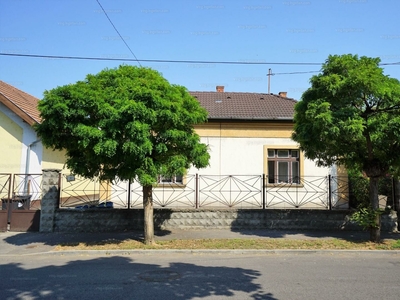 Eladó családi ház - Győr, Gyárváros