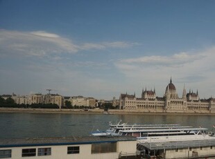 Eladó téglalakás Budapest, II. kerület, Bem rakpart, földszint