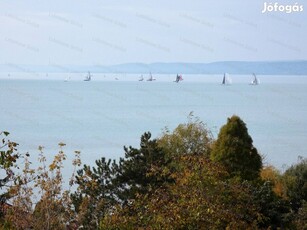 PANORÁMÁS TELEK SAJÁT VÍZPARTTAL BALATONAKARATTYÁN!