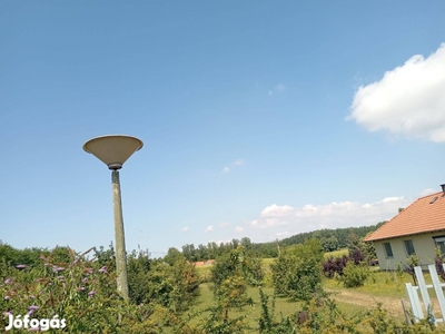 Jászberénytől 2 km-re zöldövezetben eladó!