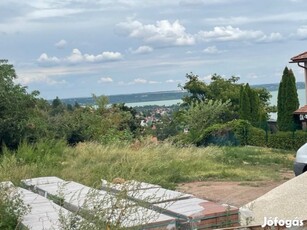 Almádiban panorámás belterületi telek eladó