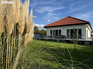 Eladó igényes, újszerű ház Balatonfőkajáron!