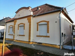 Pacsán,5 különálló apartmanból álló családi ház eladó!