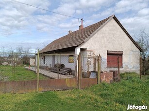 Sárkeresztúron 70 m2-es vegyes falazatú gázkonvektoros ház