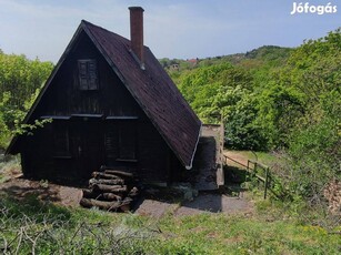 Sukorón eladó panorámás belterületi telken nyaraló!