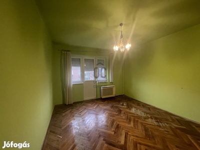 Debrecen, Libakert, tégla építésű, 31 nm-es lakás eladó!
