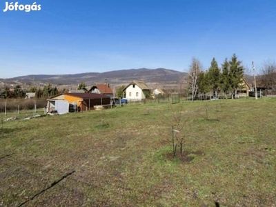 Eladó markazi panorámás telek áron alul