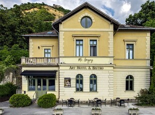 Eladó hotel Visegrád, Fő utca