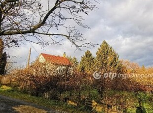 Eladó nyaraló Győrújbarát