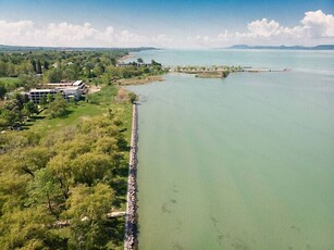 Eladó téglalakás Balatonszemes