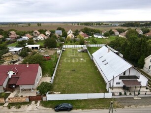 Eladó telek Valkó