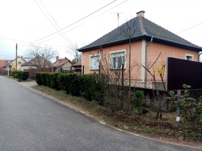 Eladó családi házDunakeszi, Rákóczi út közeli utca