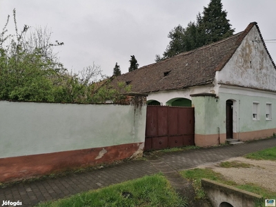 Devecserben felújítandó parasztház eladó - Devecser, Veszprém - Ház