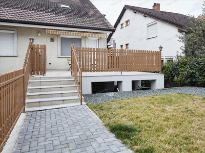 Eladó átlagos állapotú ház - Sopron