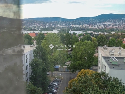Eladó átlagos állapotú panel lakás - Pécs