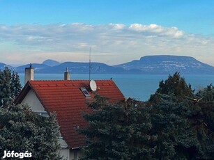 Balatongyörökön 5 percre a strandtól, panorámás, 45 m2-es lakás