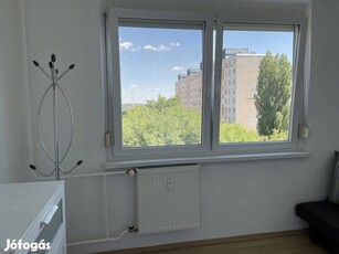 Panorámás zöldre néző lakás